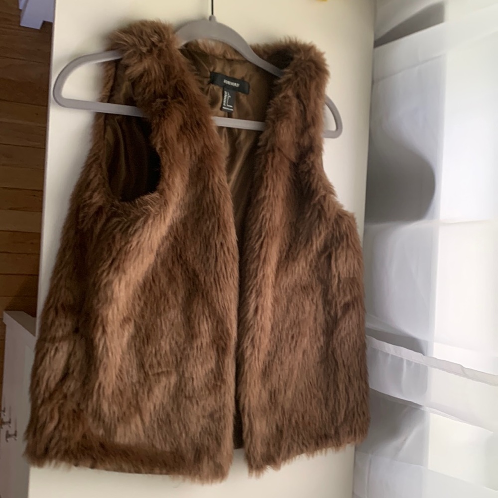 Forever 21 brown faux fur vest size large